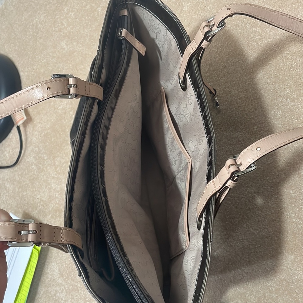 🎉2X Host Pick🎉 Large Michael Kors Metallic tote - Picture 3 of 9
